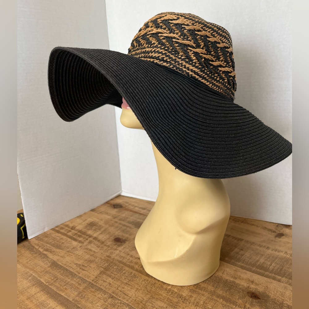 BCBGENERATION women’s wide floppy brimmed sun hat.